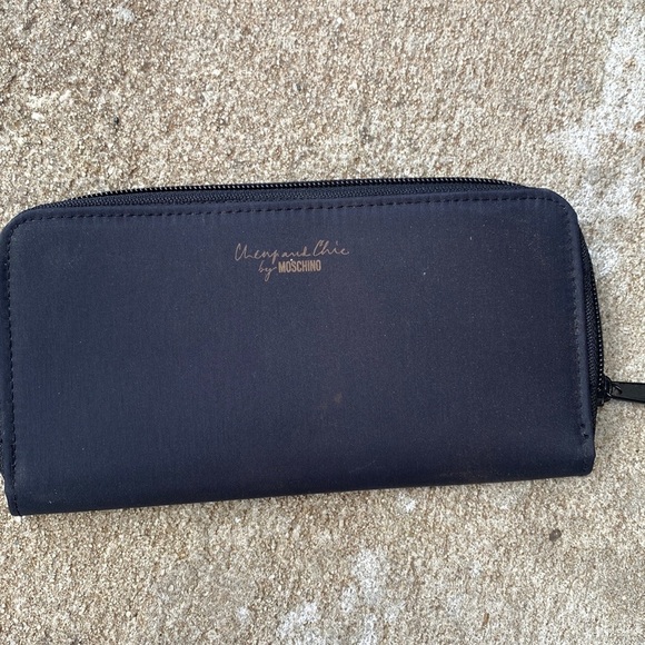 Cheap and Chic by Moschino black vinyl full zip wallet - Picture 1 of 4